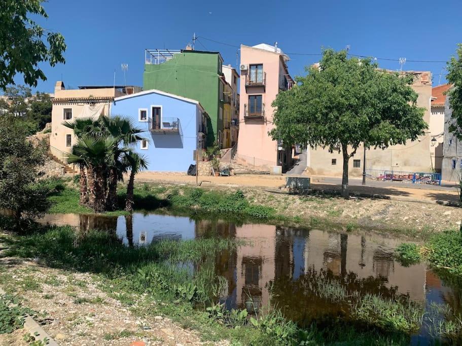 Preciosa Casa En Vilajoyosa Con Vistas Al Mar En Las Casas Colgantes Del Casco Antiguo Вилахойоса Екстериор снимка
