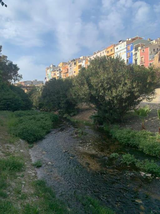 Preciosa Casa En Vilajoyosa Con Vistas Al Mar En Las Casas Colgantes Del Casco Antiguo Вилахойоса Екстериор снимка