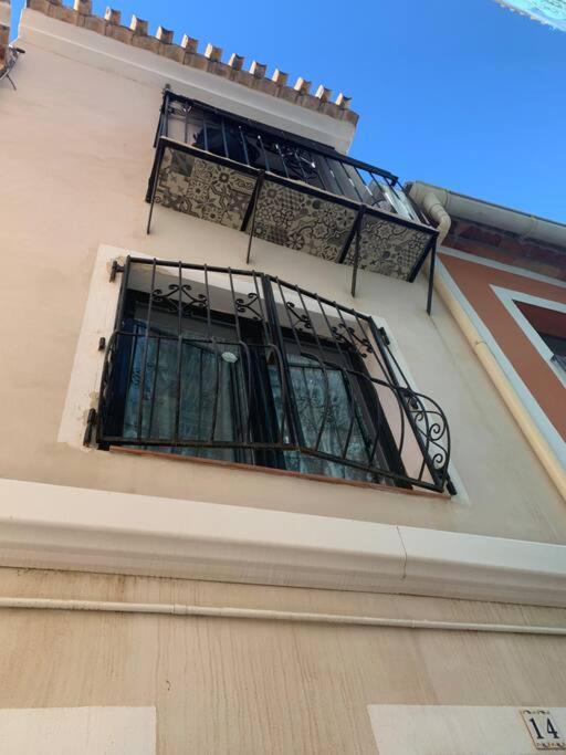 Preciosa Casa En Vilajoyosa Con Vistas Al Mar En Las Casas Colgantes Del Casco Antiguo Вилахойоса Екстериор снимка