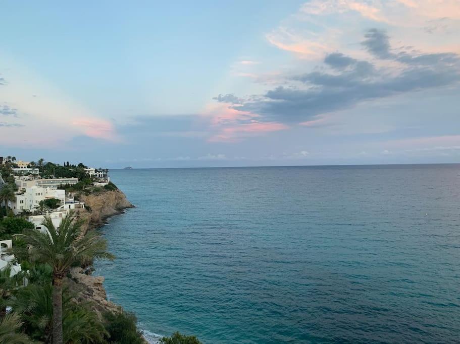 Preciosa Casa En Vilajoyosa Con Vistas Al Mar En Las Casas Colgantes Del Casco Antiguo Вилахойоса Екстериор снимка